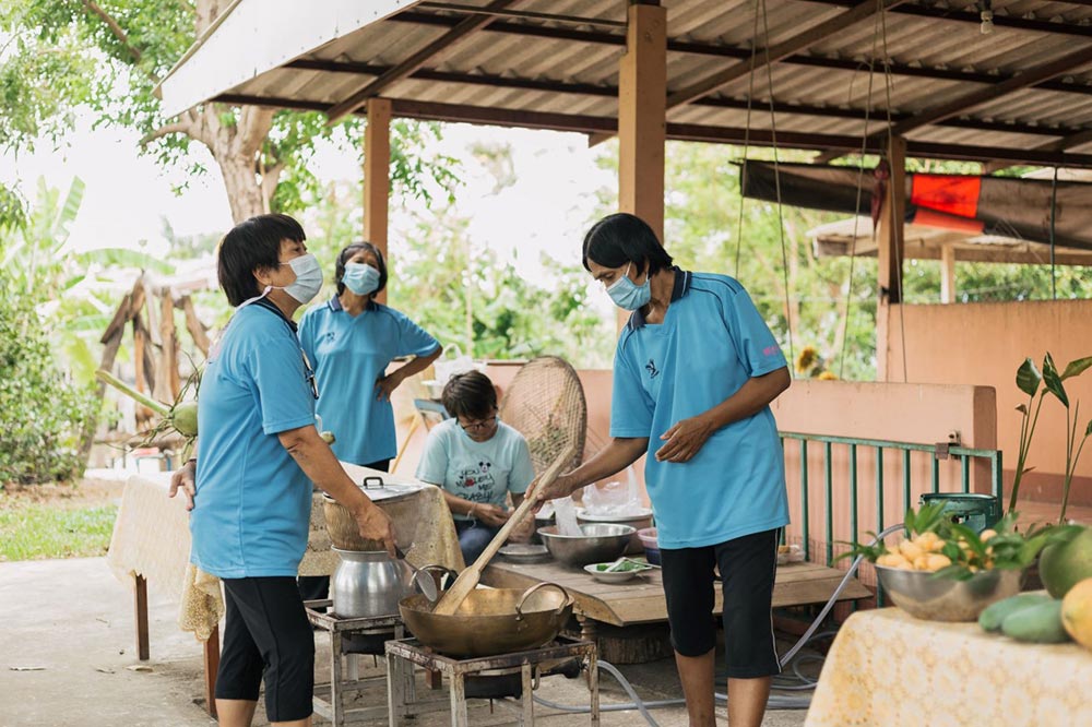 ‘ข้าวเหนียวหน้าควายลุย’ ขนมไทยชื่อแปลกลุยออนไลน์ สร้างโอกาสทำตลาดของชาวบ้าน อ.สรรคบุรี สู้ความจน