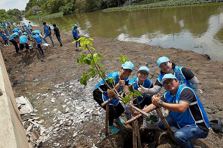 Nestlé CARES จัดกิจกรรม รวมพลจิตอาสารักษ์โลก คืนคลองใส ปรับทัศนียภาพชุมชนริมคลองขนมจีน